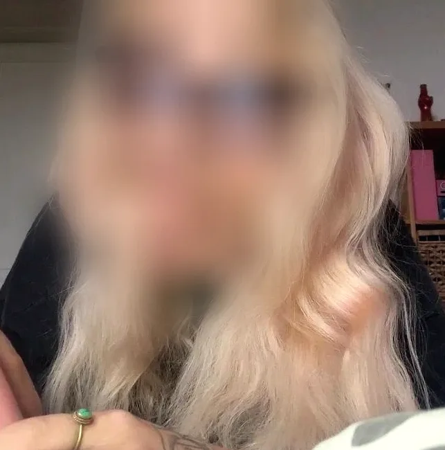 Amina, 23 años